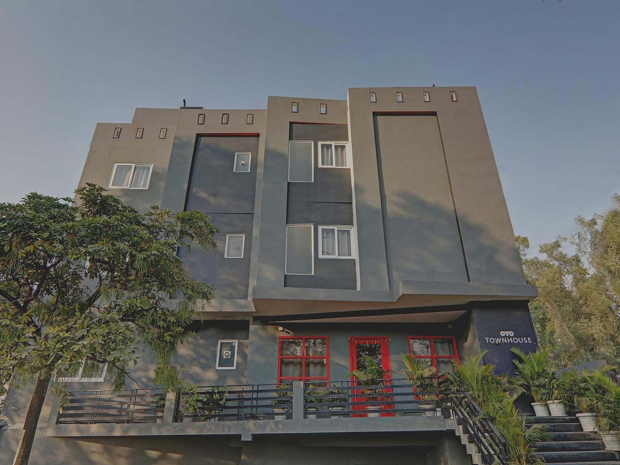 Super Townhouse 139 Ashiyana Smriti Upvan Near Emerald Mall Lucknow Bijnaur Exterior photo